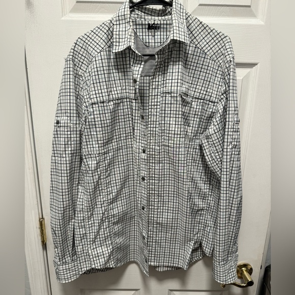 REI Vented Fly Fishing Hiking Long Sleeve Button‎ Down Shirt - Mens medium - Picture 1 of 9